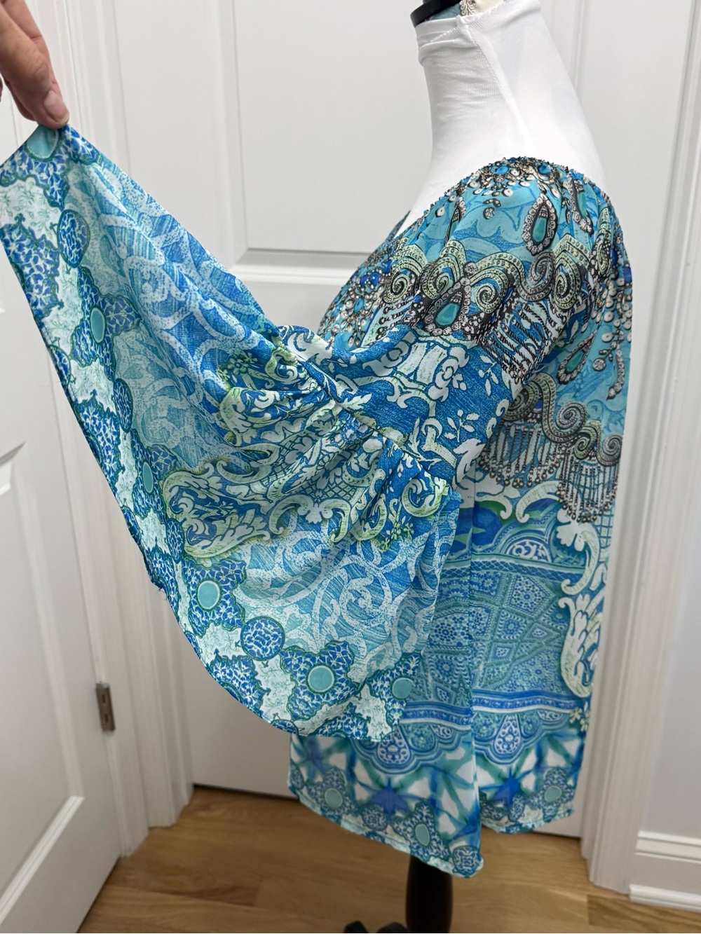 Ranee’s Bohemian Intricate Print Tunic w/ Flared Bell Sleves - Picture 6 of 8